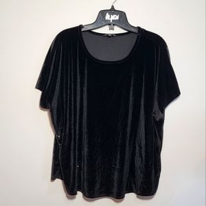 Black velvet over sized crop shirt.